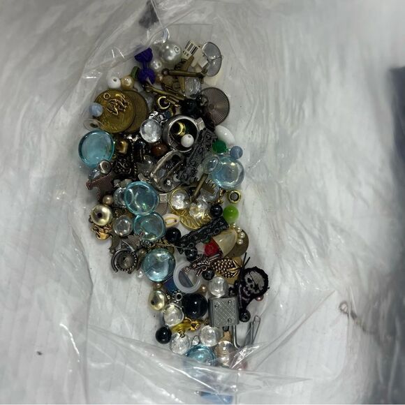 5 pounds of craft jewelry bundle vintage to current for repurpose - Picture 2 of 7